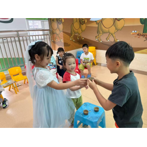 呼和浩特天童教育解答：学龄前英语启蒙应该