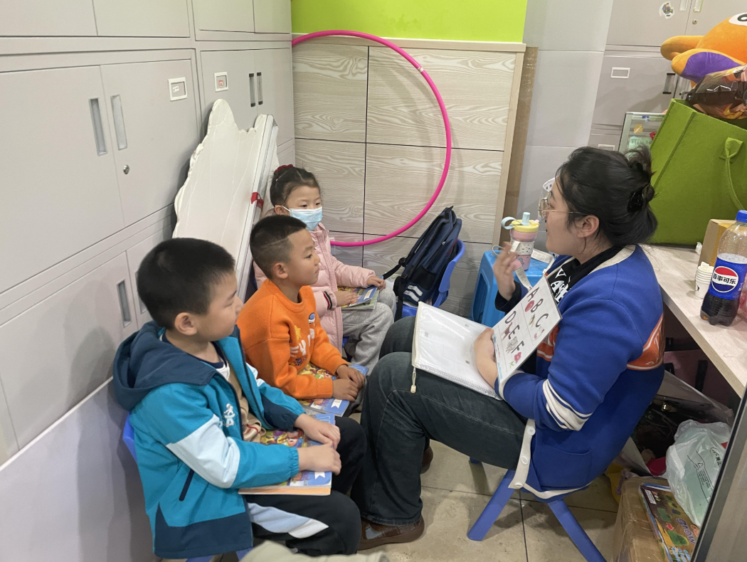 海口天童教育:低龄启蒙不赶进度,先让孩子“听进去”再说(图2) 海口天童教育:低龄启蒙不赶进度,先让孩子“听进去”再说(图2)
