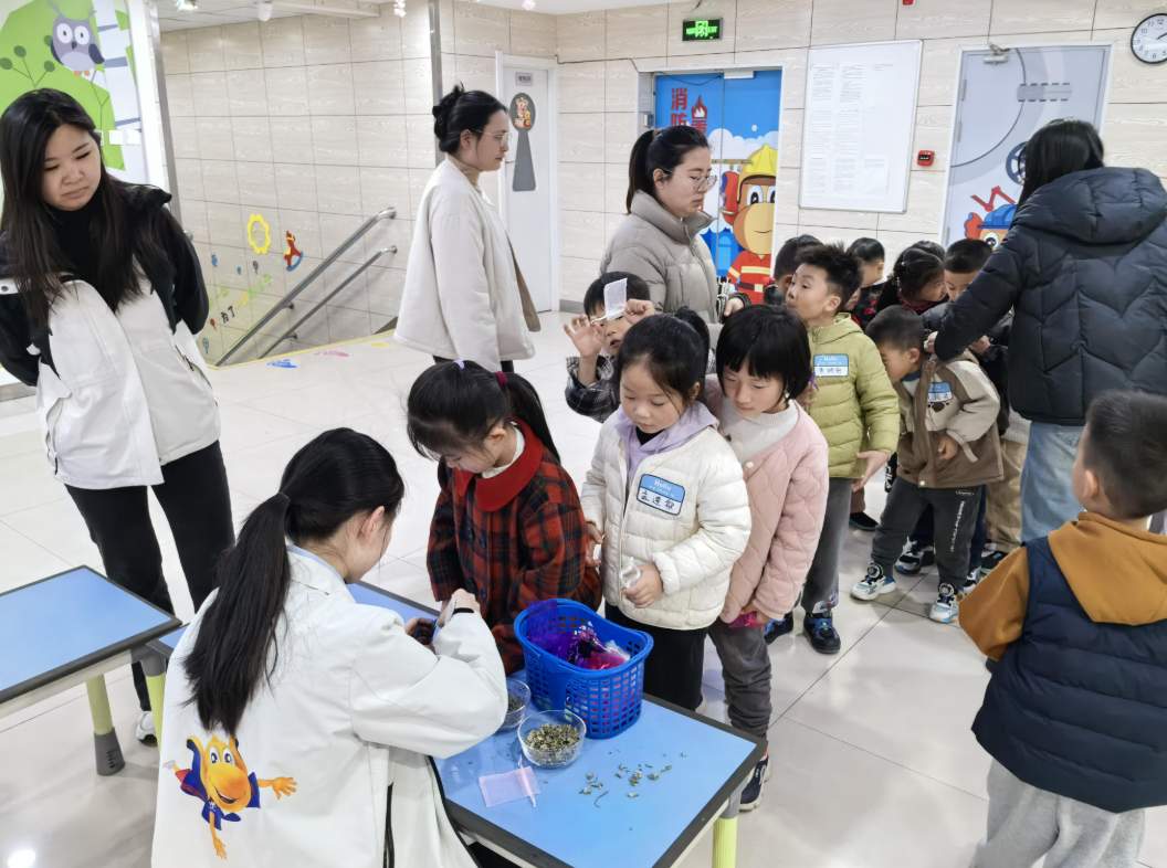 海口天童教育:分级读物、绘本、课本,小学生到底该怎么选? (图2) 海口天童教育:分级读物、绘本、课本,小学生到底该怎么选? (图2)
