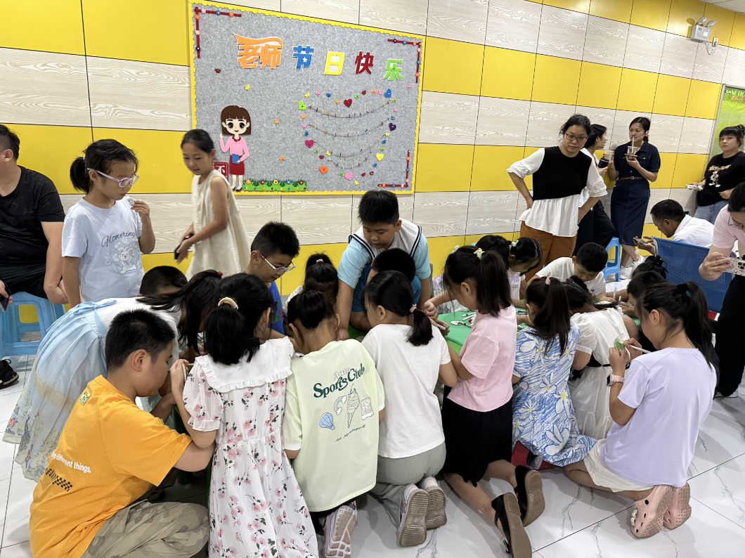 海口天童教育:家庭英语环境,不是靠“教”出来的(图1) 海口天童教育:家庭英语环境,不是靠“教”出来的(图1)