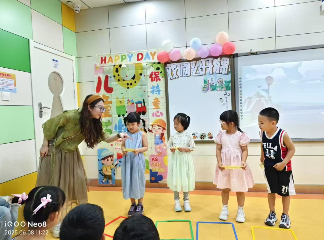 为什么孩子回家从不跟你聊英语?兰州天童教育揭开亲子对话的原因(图1) 为什么孩子回家从不跟你聊英语?兰州天童教育揭开亲子对话的原因(图1)