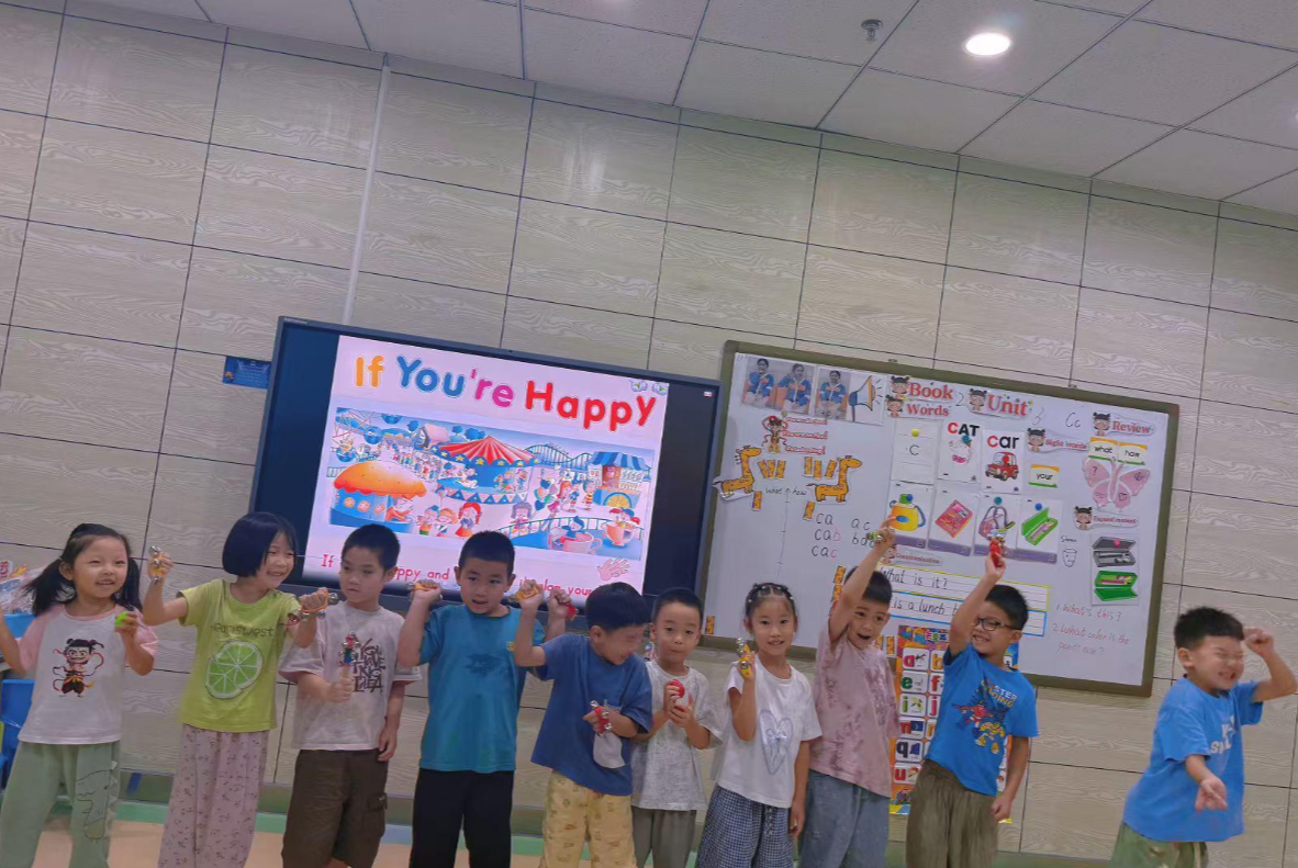 海口天童教育：孩子从幼儿园到小学，英语学习该怎么过渡？(图1)