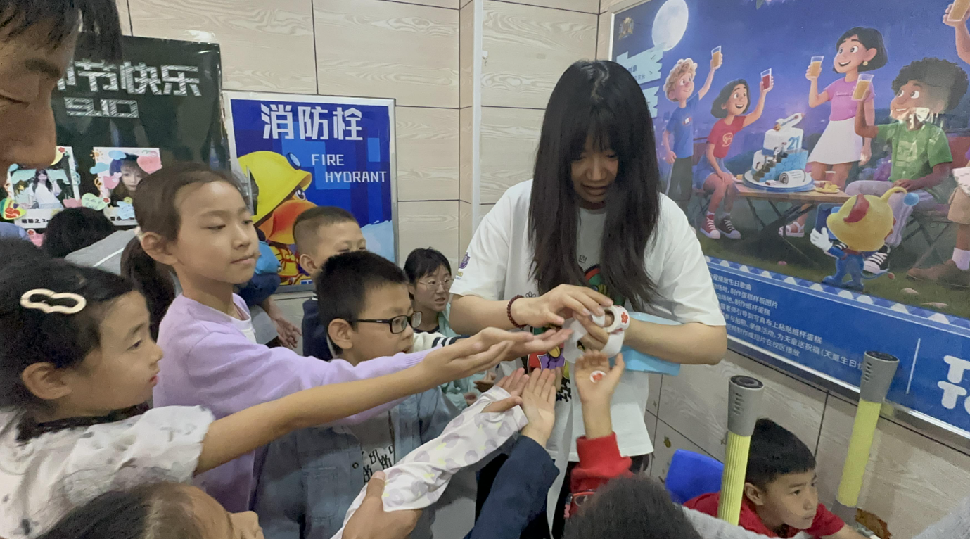 石家庄天童教育帮助孩子“看见”自己的英语进步(图2) 石家庄天童教育帮助孩子“看见”自己的英语进步(图2)