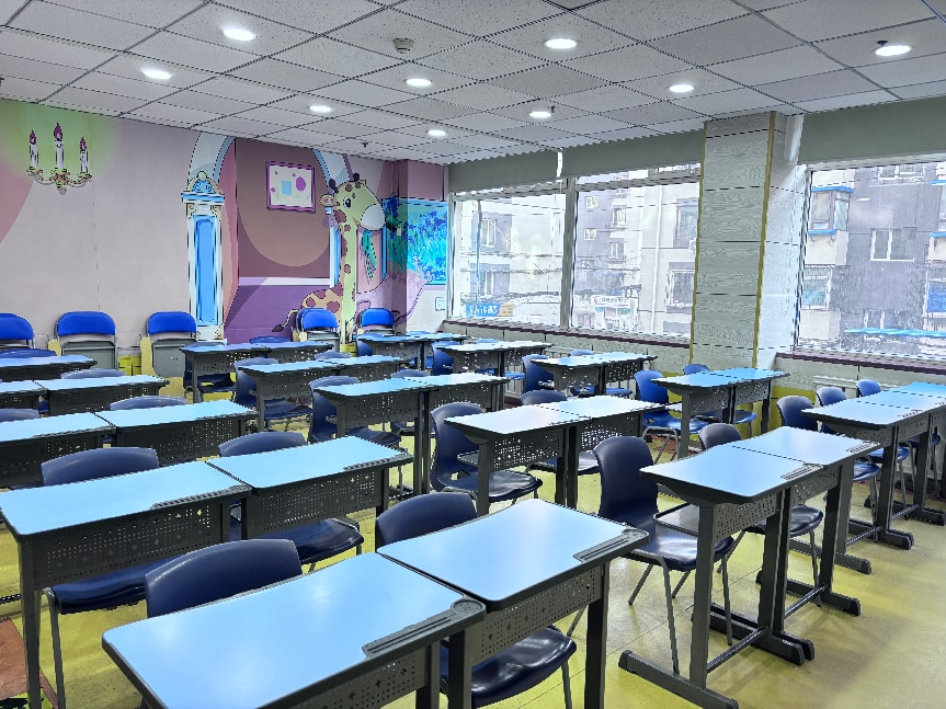 孩子读英文绘本只看图不读字？重庆天童教育谈图文依赖怎么破(图1)