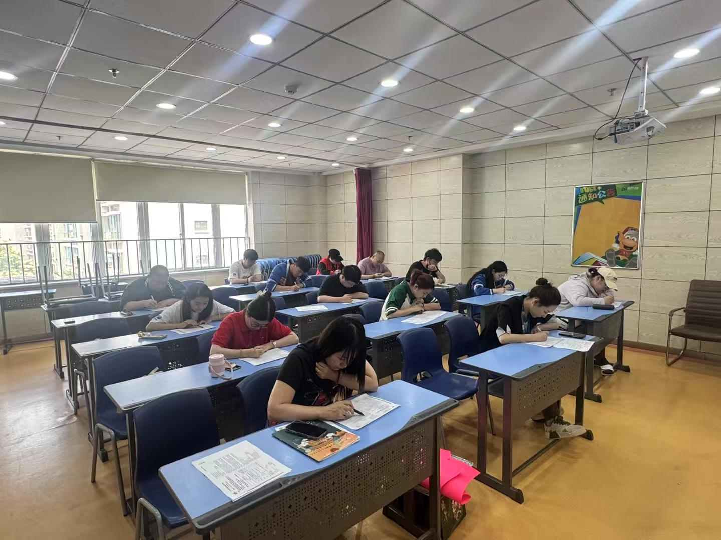 离开图片就不会读英语?海口天童教育提醒当心视觉依赖拖慢阅读(图1) 离开图片就不会读英语?海口天童教育提醒当心视觉依赖拖慢阅读(图1)
